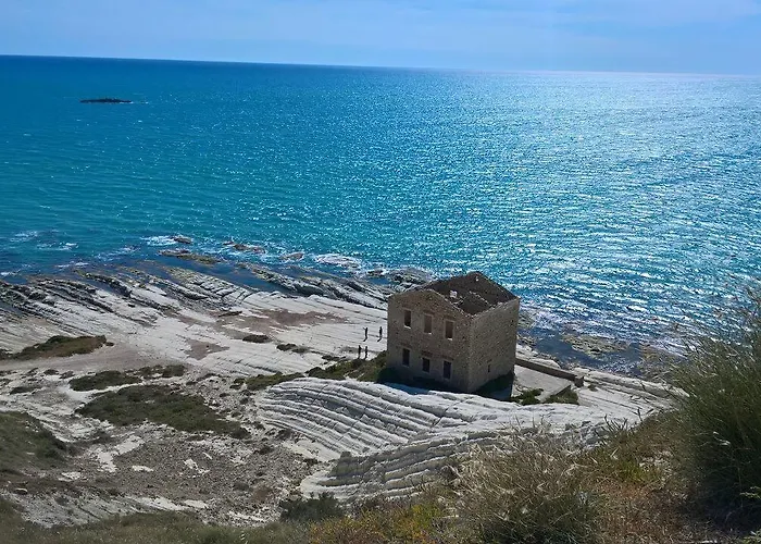 Alludo לינה וארוחת בוקר 3*